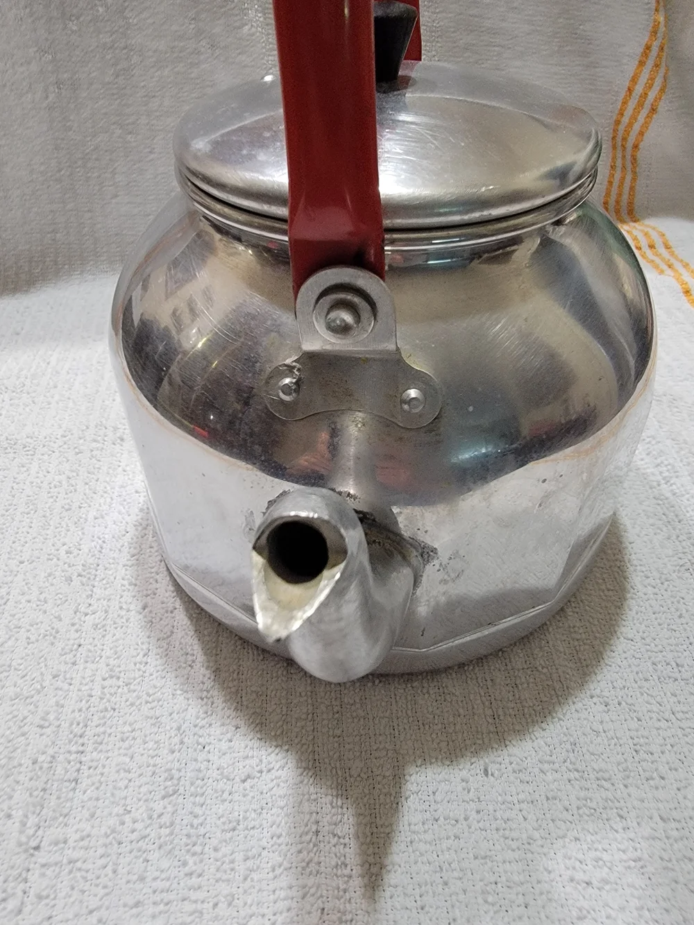 Vintage Red-Handled Aluminum Tea Kettle - Classic Home Kitchen Kettle